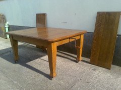 Thonet. A ten seater Arts and Crafts wind-out oak dining table with beautiful figured grain. - Thumbnail 5