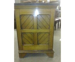 Charles Bevan. A Gothic Revival oak linen trunk - Thumbnail 5
