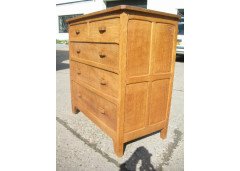 A wondefull quality oak chest of drawers with Adze detailing throughout - Thumbnail 5