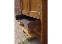 Maple and Co. an Oak Arts and Crafts Breakfront Sideboard/bookcase - Thumbnail 3