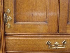 Maple and Co. an Oak Arts and Crafts Breakfront Sideboard/bookcase - Thumbnail 4