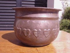 Arts and Crafts copper plant pot with heart frieze c.1905 - Thumbnail 2