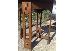 M H Baillie Scott (style of). An Arts and Crafts oak sidetable - Thumbnail 5