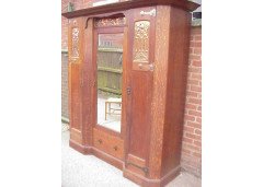 Shapland and Petter. An Arts and Crafts oak treble wardrobe in the Glasgow Style - Thumbnail 2