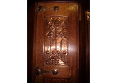 Shapland and Petter. An Arts and Crafts oak treble wardrobe in the Glasgow Style - Thumbnail 5