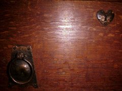 Shapland and Petter. An Arts and Crafts oak treble wardrobe in the Glasgow Style - Thumbnail 6