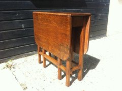 A good quality Arts and Crafts oak side/drop leaf table - Thumbnail 1