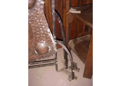 A Handwrought Iron and Copper Fire Screen with Stylised Repousse Details. - Thumbnail 3