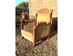 A very stylish and intricately detailed Continental walnut armchair - Thumbnail 6
