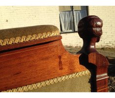 A very stylish and intricately detailed Continental walnut armchair - Thumbnail 24