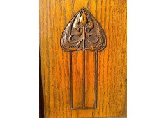 A Glasgow Style Arts and Crafts Oak Sideboard with Stylised Cut-outs to the Top and to the Sweeping Base. - Thumbnail 7