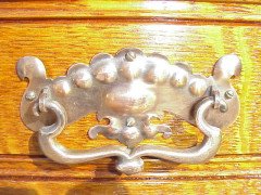 A Good Quality Arts and Crafts Oak Chest of Drawers with Stylised Copper Handles. - Thumbnail 2