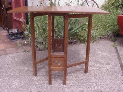 Wylie & Lochhead. A Good Quality Little Arts & Crafts Oak Drop Leaf Table - Thumbnail 2