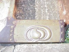 An Arts and Crafts Copper Brass and Iron Fender - Thumbnail 3