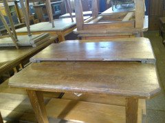 A Good Quality Arts and Crafts Oak Extending Dining Table with One 18" Leaf - Thumbnail 2