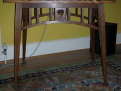 An Arts and Crafts oak table - Thumbnail 2