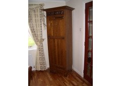 A good quality Arts and Crafts oak hallrobe and matching hallseat - Thumbnail 1