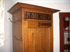 A good quality Arts and Crafts oak hallrobe and matching hallseat - Thumbnail 2