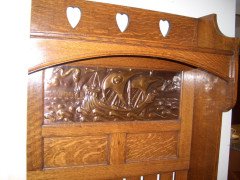 A good quality Arts and Crafts oak hallrobe and matching hallseat - Thumbnail 6