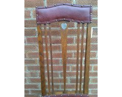 An Arts and Crafts oak chair - Thumbnail 3