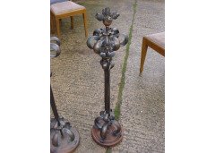 A tall pair of Arts and Crafts hand-hammered copper floor or Knurl/Post lamp - Thumbnail 2