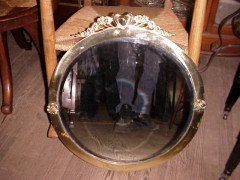 A Good Quality Polished Brass Arts & Crafts Round Bevelled Mirror