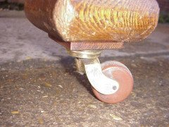 An Arts and Crafts 'round ended' wind-out extending dining table - Thumbnail 4