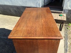 An Arts and Crafts oak chest of drawers with good stylised copper handles - Thumbnail 3