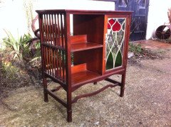 Shapland and Petter. An Arts and Crafts walnut side table cabinet - Thumbnail 1