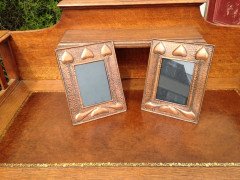 Hale. A rare pair of Arts and Crafts copper photo frame - Thumbnail 1