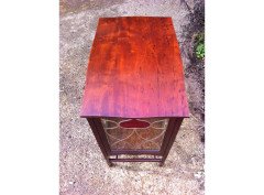 Shapland and Petter. An Arts and Crafts walnut side table cabinet - Thumbnail 6