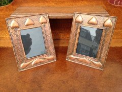 Hale. A rare pair of Arts and Crafts copper photo frame - Thumbnail 2