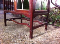 Shapland and Petter. An Arts and Crafts walnut side table cabinet - Thumbnail 12