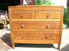 Malcolm Foxman Pipes. An oak chest of drawers - Thumbnail 1