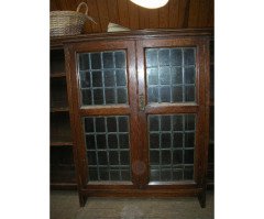 Liberty and Co. A quality Arts and Crafts 1/4 sawn oak breakfront bookcase - Thumbnail 2
