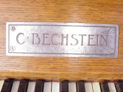 Walter Cave for Bechstein. An oak piano with an overstrung upright underdamper action - Thumbnail 5
