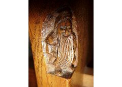 Thomas Gnomeman Whittaker. A good quality oak sidetable - Thumbnail 2