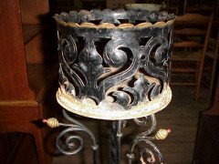 A wonderful hand wrought iron plantstand - Thumbnail 2