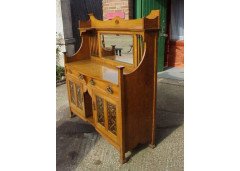 Shapland and Petter. A top quality 1\4 sawn oak Arts and Crafts sideboard - Thumbnail 2