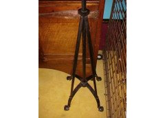 Birmingham Guild of Handicraft. A rare Arts and Crafts hand wrought iron standard lamp - Thumbnail 5