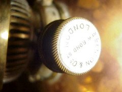 WAS Benson. A superb oil lamp, with conical vasaline shade by James Powell of Whitefriars - Thumbnail 6