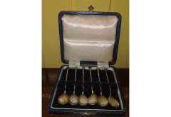 Harold Sargison for Sargisons Jewellers Hobart. A boxed set of 6 hand made and hand hammered silver spoons - Thumbnail 1
