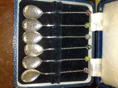 Harold Sargison for Sargisons Jewellers Hobart. A boxed set of 6 hand made and hand hammered silver spoons - Thumbnail 2