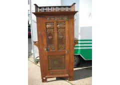 Shapland and Petter. A stunning Arts and Crafts oak Hall Cupboard with an upper area for display - Thumbnail 1