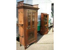Shapland and Petter. A stunning Arts and Crafts oak Hall Cupboard with an upper area for display - Thumbnail 2