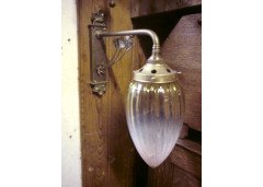 A single Arts and Crafts brass wall light - Thumbnail 1