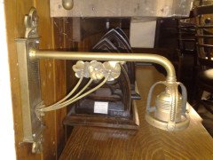 A single Arts and Crafts brass wall light - Thumbnail 2