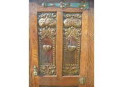 Shapland and Petter. A stunning Arts and Crafts oak Hall Cupboard with an upper area for display - Thumbnail 6