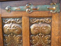 Shapland and Petter. A stunning Arts and Crafts oak Hall Cupboard with an upper area for display - Thumbnail 7