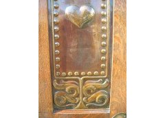 Shapland and Petter. A stunning Arts and Crafts oak Hall Cupboard with an upper area for display - Thumbnail 10